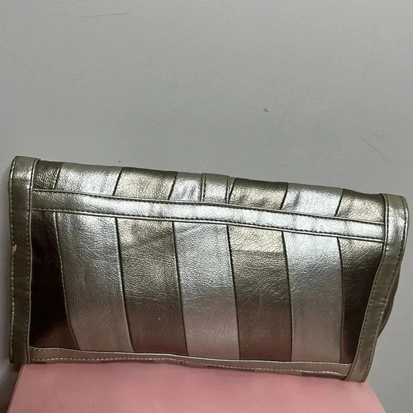 Silver And Gold tone Large Clutch Bag - Picture 4 of 8